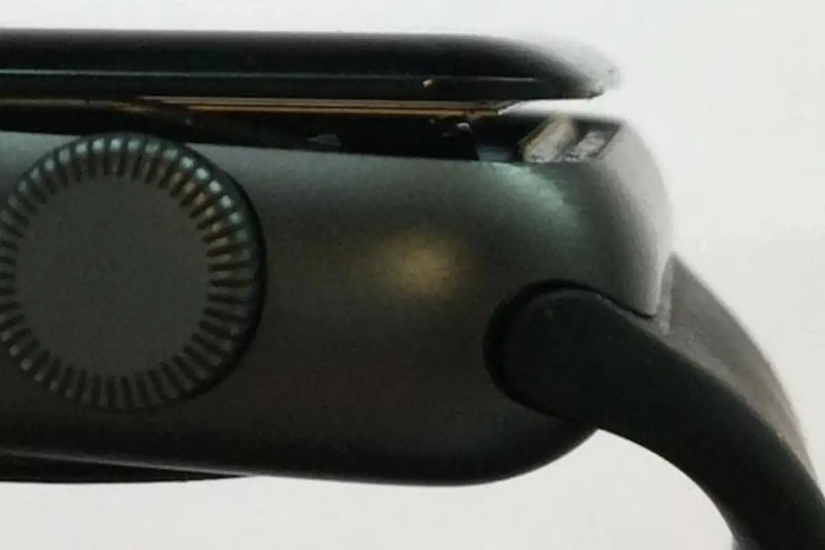 Apple Watch cu Ecran Ridicat — Baterie Umflată: Risc și Soluții