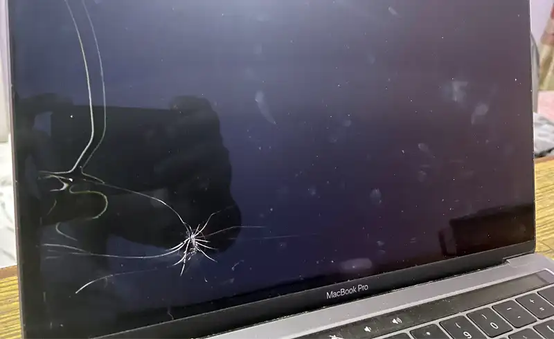 Display LCD MacBook M1-M5 — Catalog Complet 2026 cu Livrare Națională
