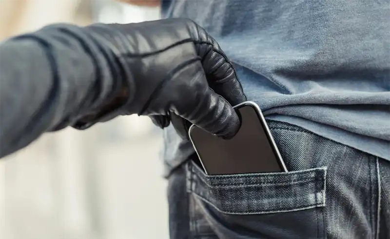 Piese din Dezmembrări — Garanție 0, Risc 100% când Repari Apple